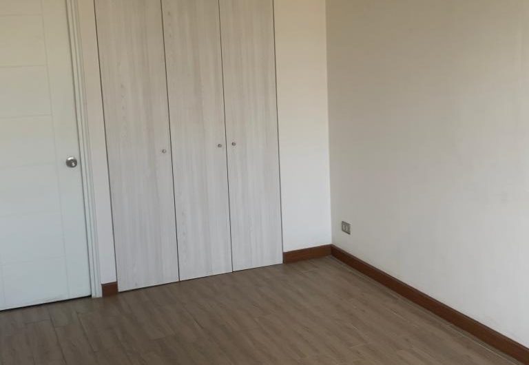 Se arrienda excelente departamento estilo mariposa