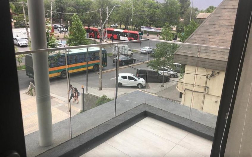 Sr Arrienda Excelente Oficina en Barrio Los Domínicos