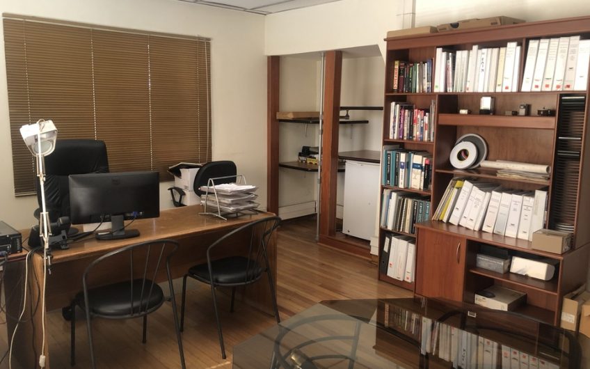 Vendo Amplia Casa habitación. o de Uso Comercial