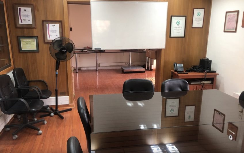 Vendo Amplia Casa habitación. o de Uso Comercial