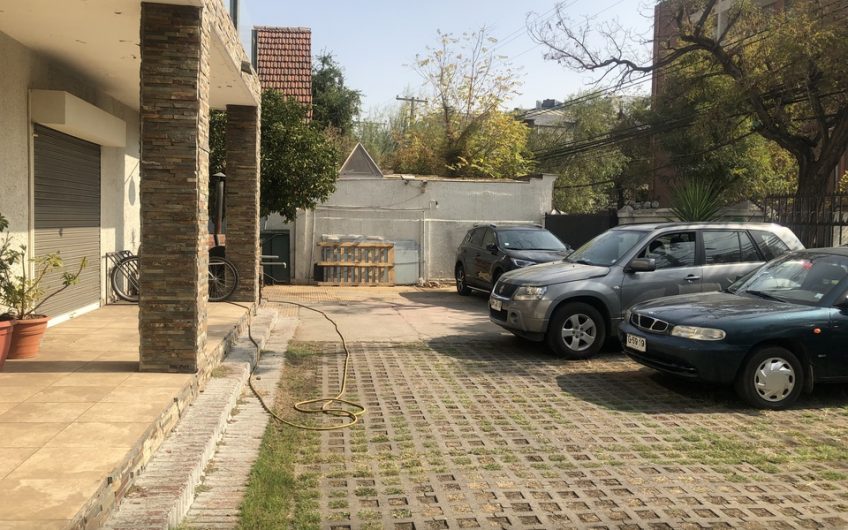 Vendo Amplia Casa habitación. o de Uso Comercial