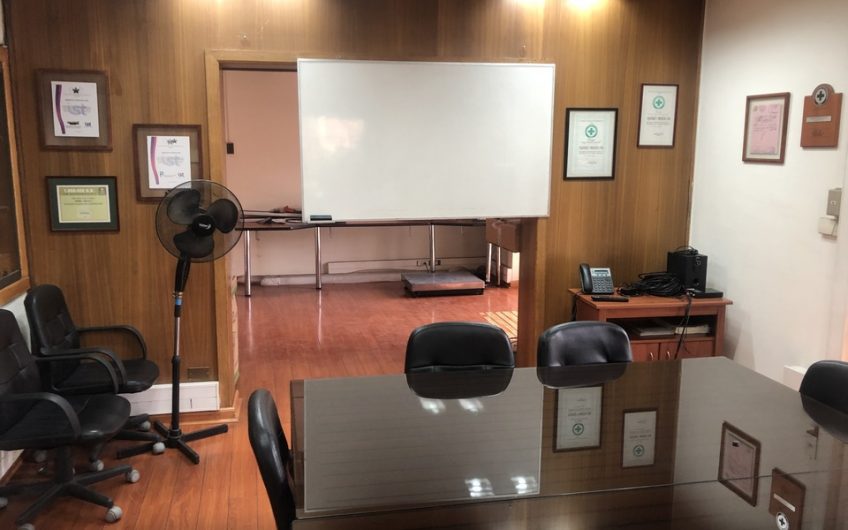 Vendo Amplia Casa habitación. o de Uso Comercial