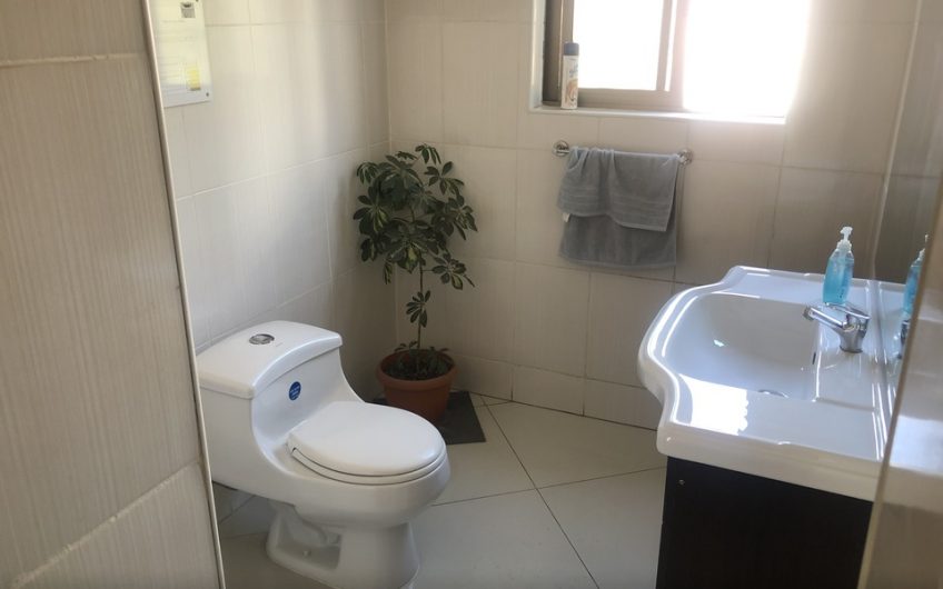 Vendo Amplia Casa habitación. o de Uso Comercial