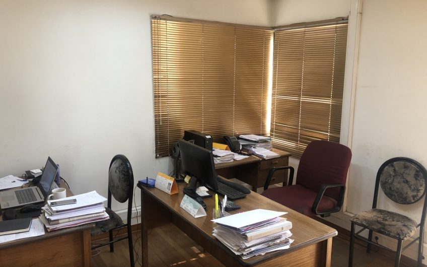 Vendo Amplia Casa habitación. o de Uso Comercial