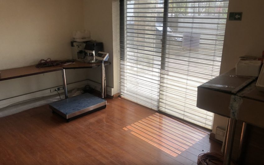 Vendo Amplia Casa habitación. o de Uso Comercial
