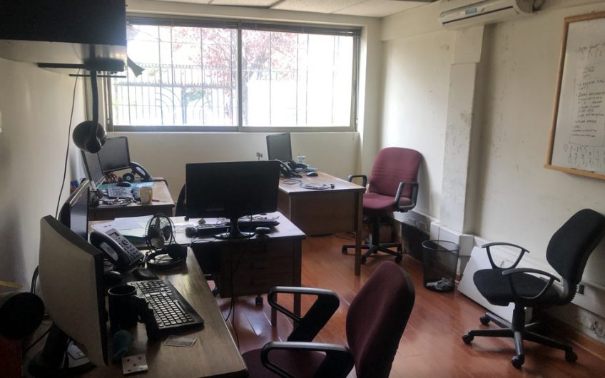 Vendo Amplia Casa habitación. o de Uso Comercial