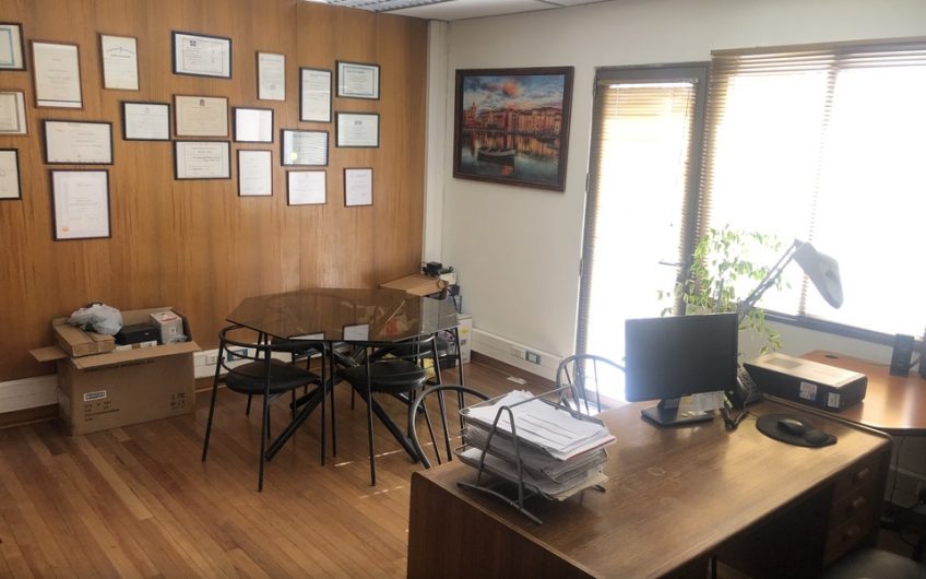 Vendo Amplia Casa habitación. o de Uso Comercial
