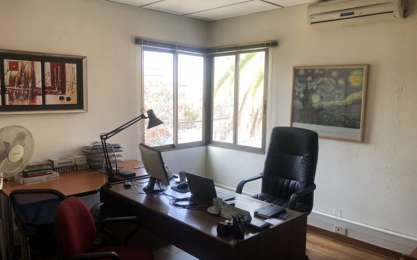 Vendo Amplia Casa habitación. o de Uso Comercial