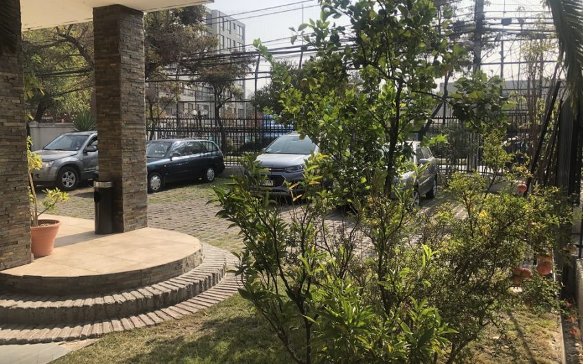 Vendo Amplia Casa habitación. o de Uso Comercial