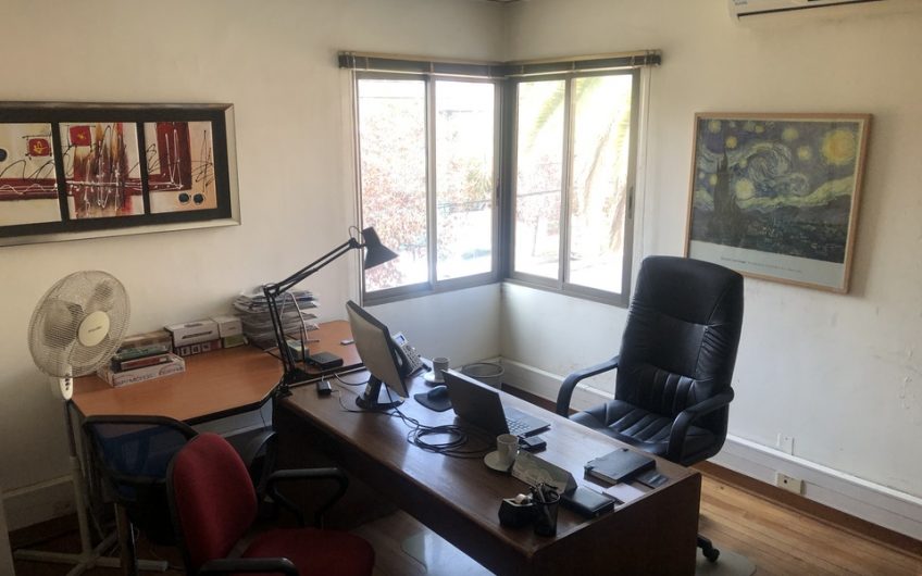 Vendo Amplia Casa habitación. o de Uso Comercial