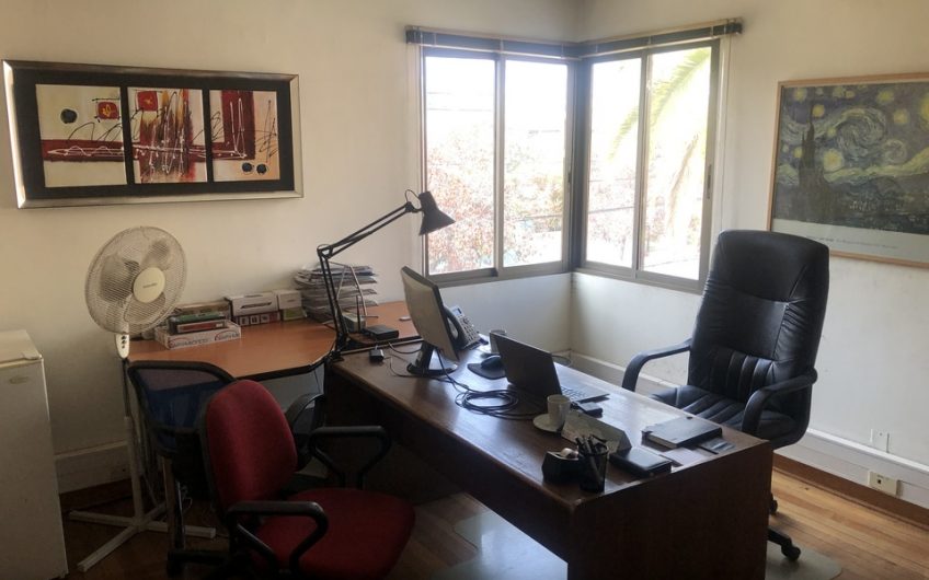 Vendo Amplia Casa habitación. o de Uso Comercial