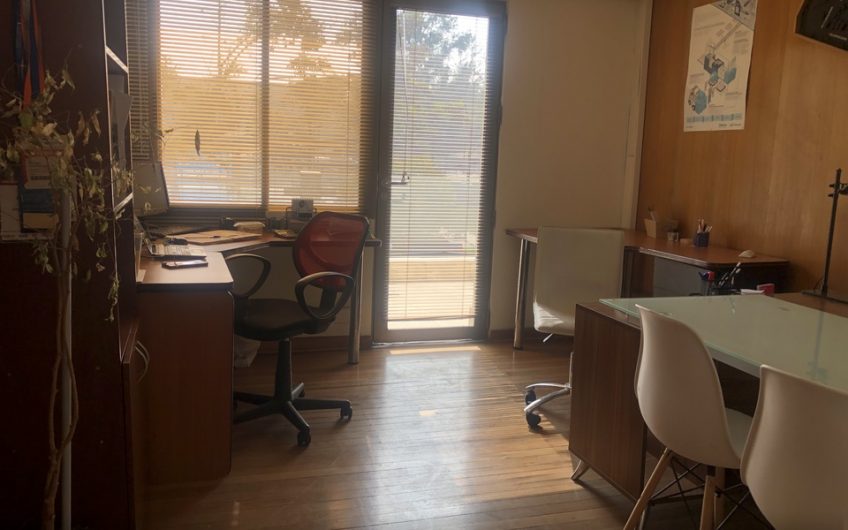 Vendo Amplia Casa habitación. o de Uso Comercial