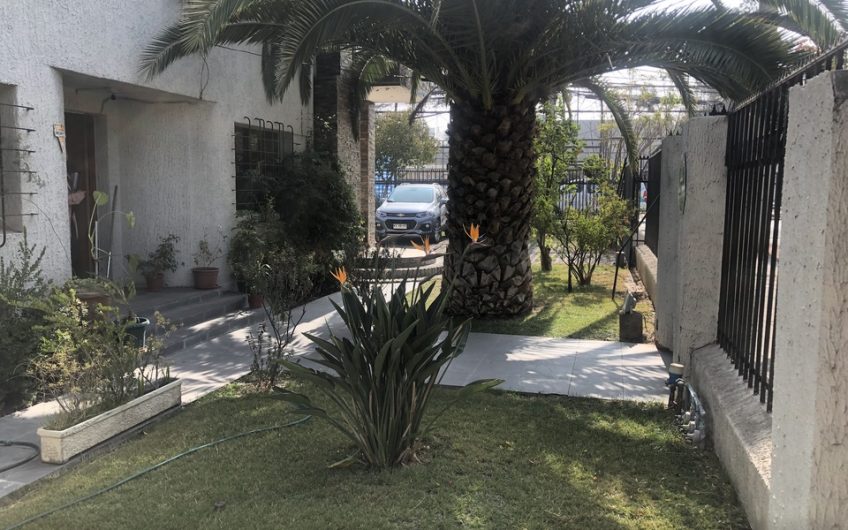 Vendo Amplia Casa habitación. o de Uso Comercial