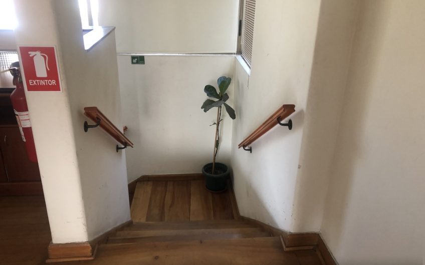 Vendo Amplia Casa habitación. o de Uso Comercial
