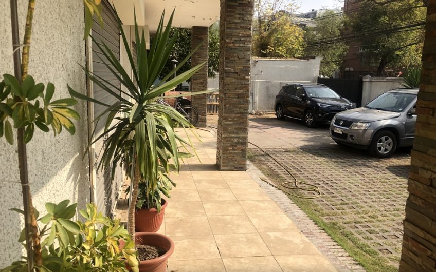 Vendo Amplia Casa habitación. o de Uso Comercial