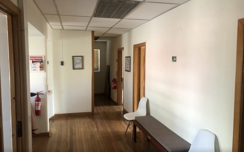 Vendo Amplia Casa habitación. o de Uso Comercial