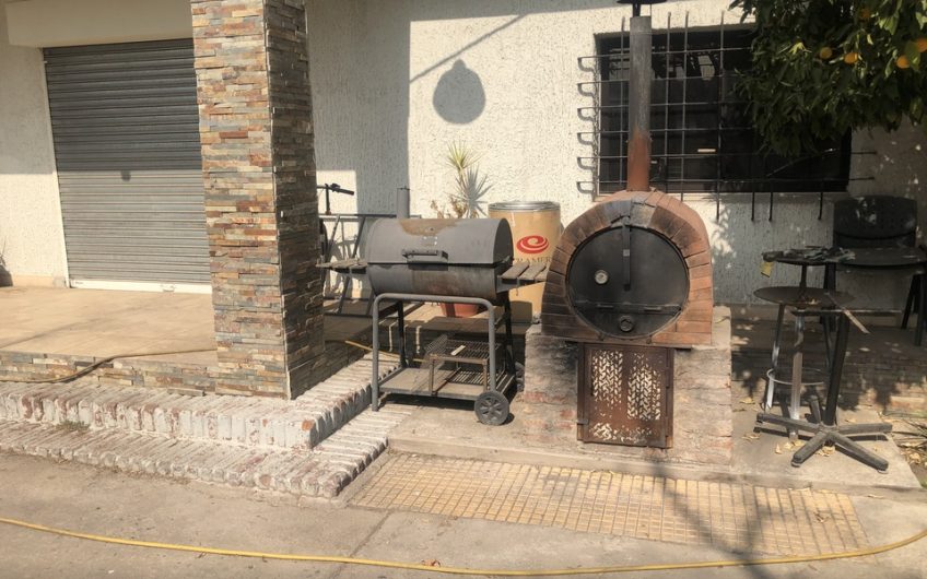 Vendo Amplia Casa habitación. o de Uso Comercial