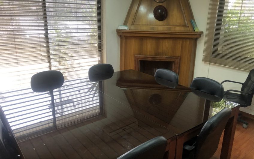 Vendo Amplia Casa habitación. o de Uso Comercial