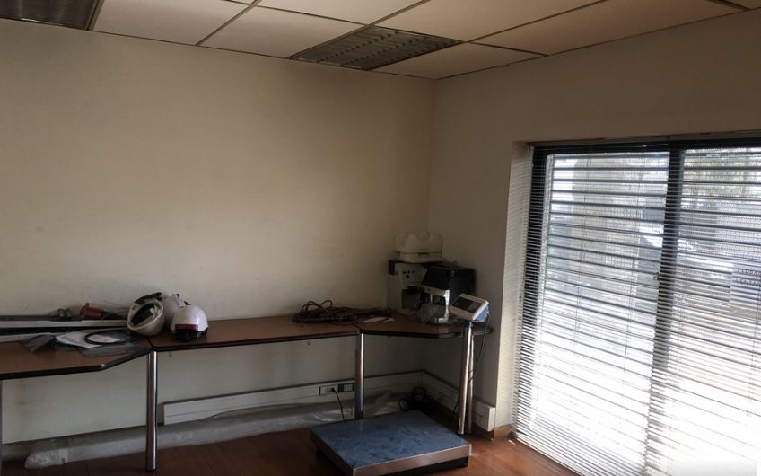 Vendo Amplia Casa habitación. o de Uso Comercial