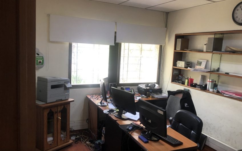 Vendo Amplia Casa habitación. o de Uso Comercial