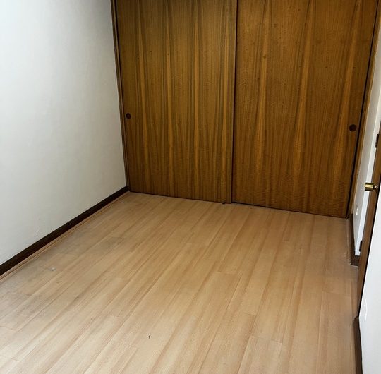 Se vende amplio e ilumidado departamento en bella Zona