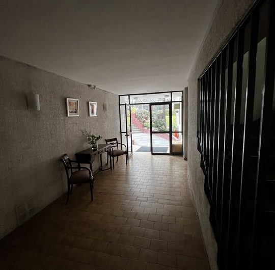 Se vende amplio e ilumidado departamento en bella Zona