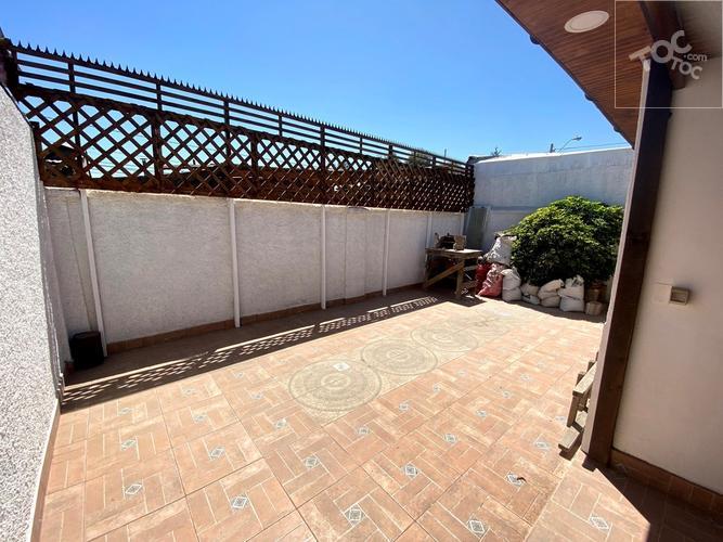 Se Vende hermosa casa remodelada en sector residencial. Metro La cisterna