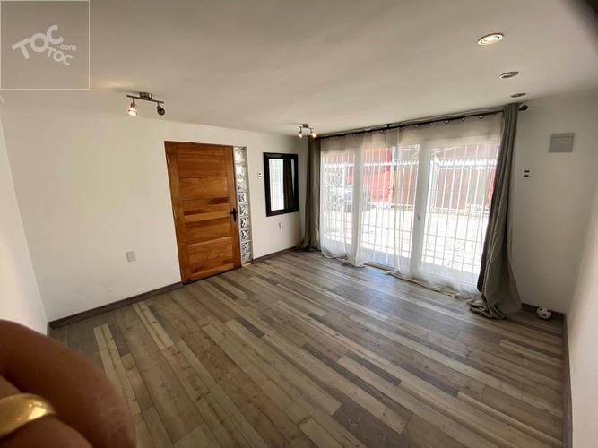 Se Vende hermosa casa remodelada en sector residencial. Metro La cisterna
