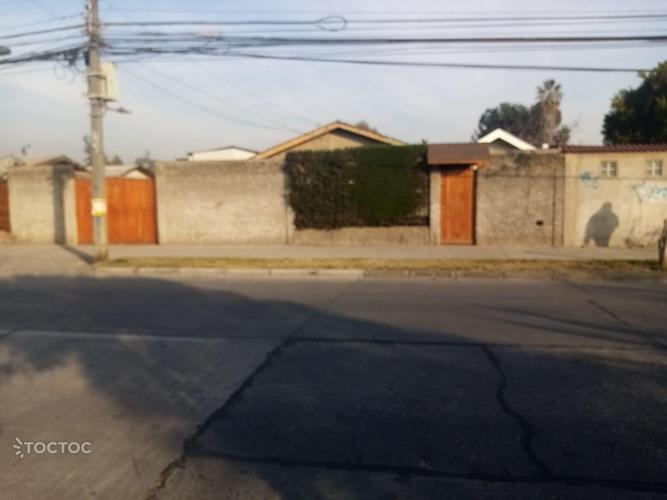 Se vende excelente casa con gran terreno, máxima plusvalía. Avda Vicuña Mackenna. Cercana a estación de metro