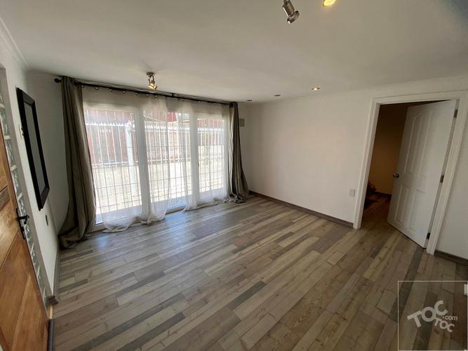 Se Vende hermosa casa remodelada en sector residencial. Metro La cisterna