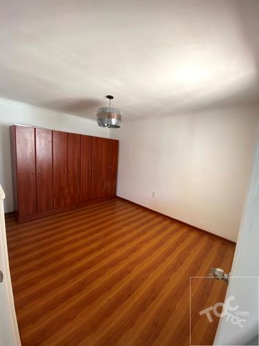 Se Vende hermosa casa remodelada en sector residencial. Metro La cisterna
