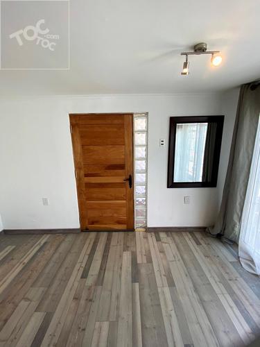 Se Vende hermosa casa remodelada en sector residencial. Metro La cisterna