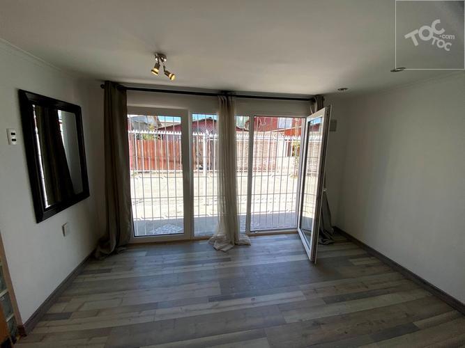 Se Vende hermosa casa remodelada en sector residencial. Metro La cisterna