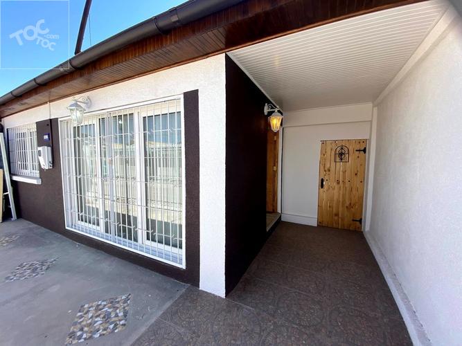 Se Vende hermosa casa remodelada en sector residencial. Metro La cisterna
