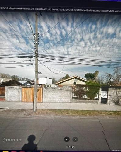 Se vende excelente casa con gran terreno, máxima plusvalía. Avda Vicuña Mackenna. Cercana a estación de metro