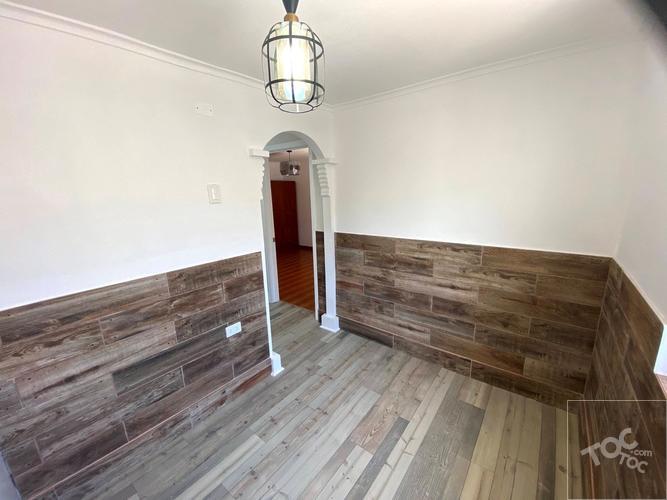 Se Vende hermosa casa remodelada en sector residencial. Metro La cisterna