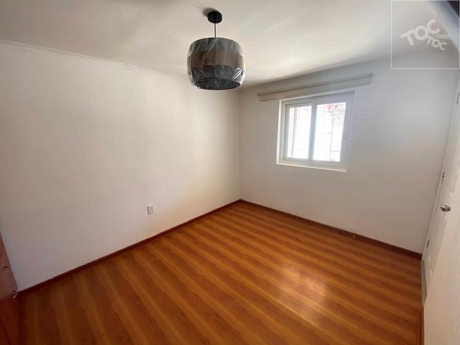 Se Vende hermosa casa remodelada en sector residencial. Metro La cisterna