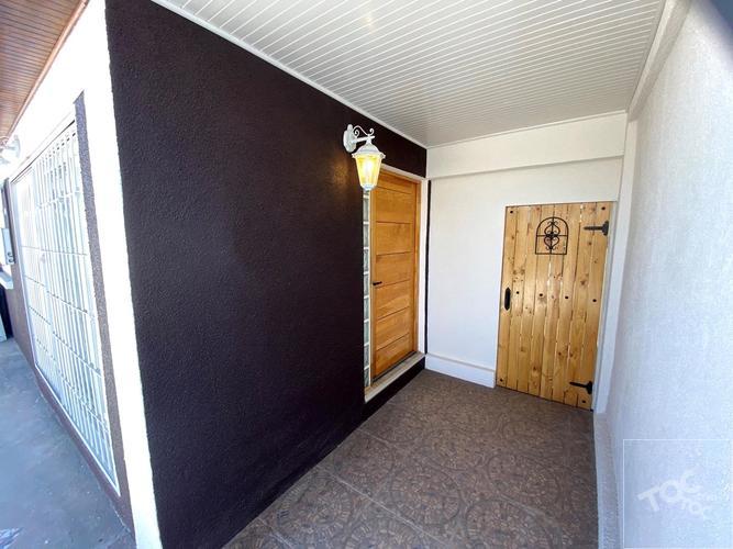 Se Vende hermosa casa remodelada en sector residencial. Metro La cisterna