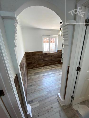 Se Vende hermosa casa remodelada en sector residencial. Metro La cisterna