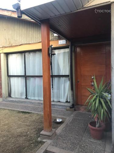 Se vende excelente casa con gran terreno, máxima plusvalía. Avda Vicuña Mackenna. Cercana a estación de metro