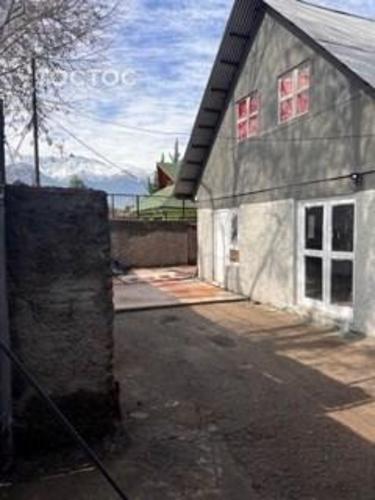 Se vende casa en remodelacion con gran terreno en excelente sector de Macul