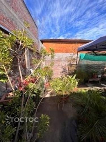Se vende casa en remodelacion con gran terreno en excelente sector de Macul