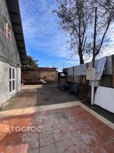 Se vende casa en remodelacion con gran terreno en excelente sector de Macul
