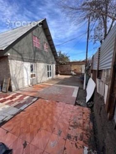 Se vende casa en remodelacion con gran terreno en excelente sector de Macul
