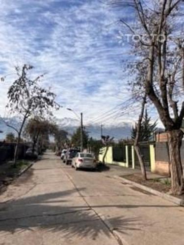 Se vende casa en remodelacion con gran terreno en excelente sector de Macul