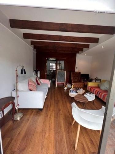 Se arrienda hermosa y amplia casa con piscina en la comuna de Las Condes