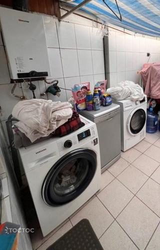 Se arrienda hermosa y amplia casa con piscina en la comuna de Las Condes