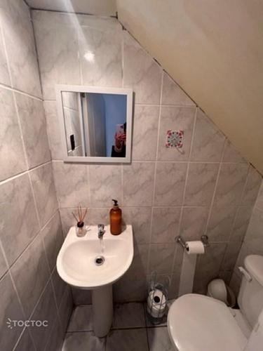 Se arrienda hermosa y amplia casa con piscina en la comuna de Las Condes