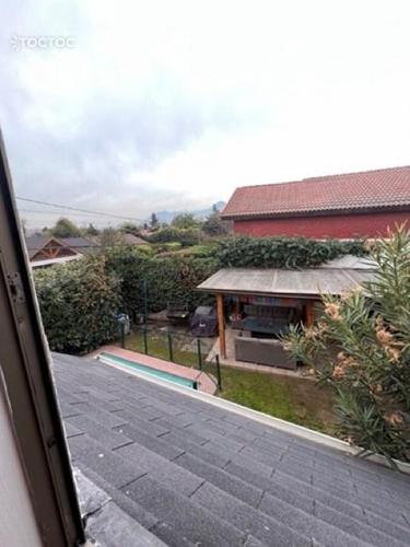 Se arrienda hermosa y amplia casa con piscina en la comuna de Las Condes