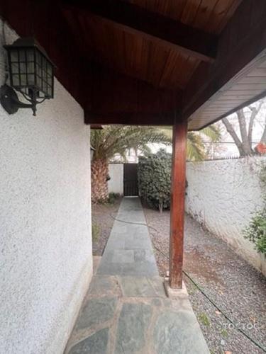 Se arrienda hermosa y amplia casa con piscina en la comuna de Las Condes